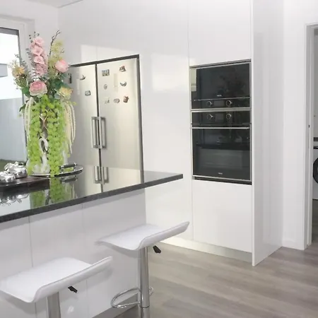 Ruhiges Modernes Haus Parkplatz Wlan Whirlpool Appartement